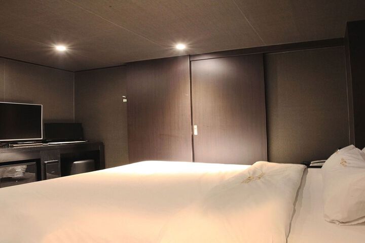 Room 69 of 75