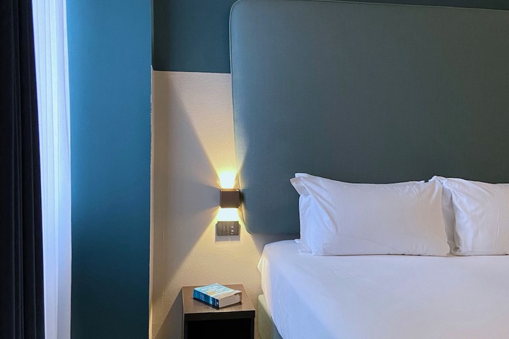Room 6 of 30