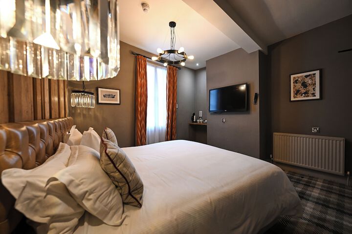 Room 10 of 25