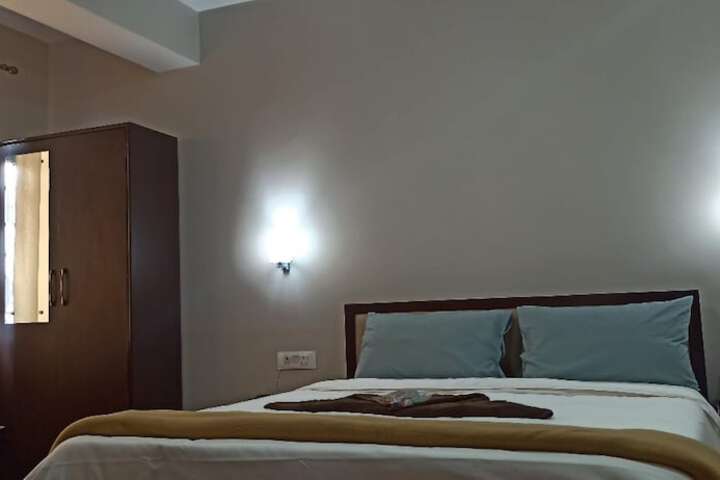 Room 2 of 17
