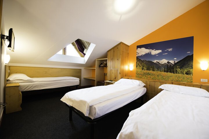 Room 46 of 112