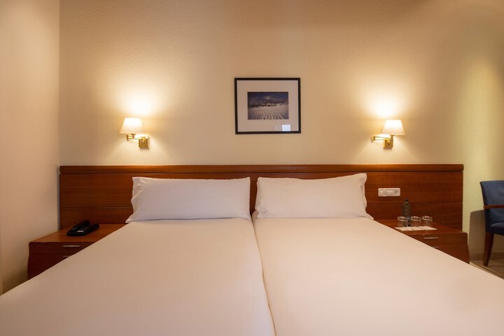 Room 7 of 37