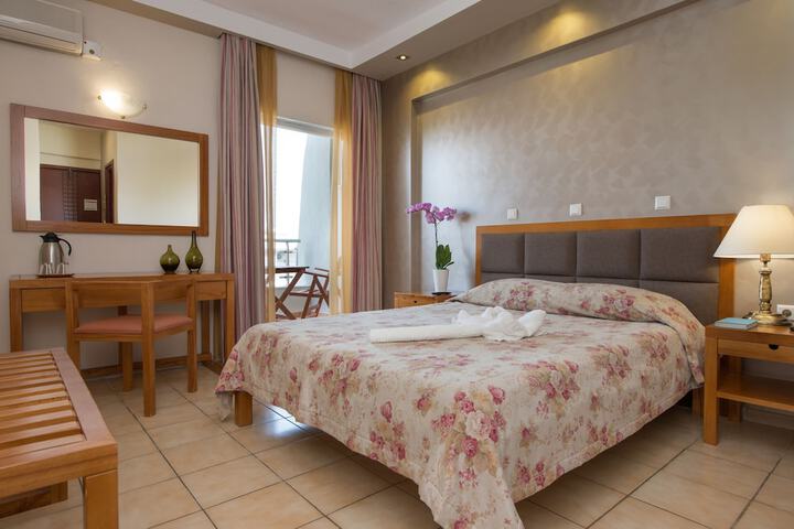 Room 4 of 65