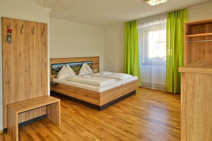Room 6 of 79