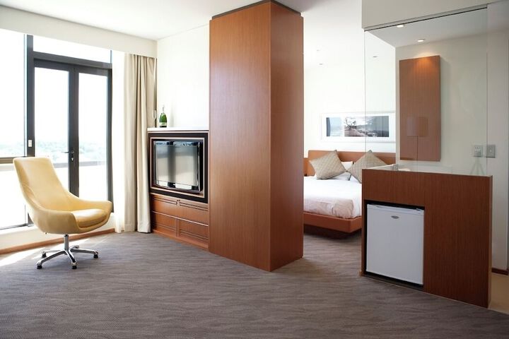 Room 3 of 65
