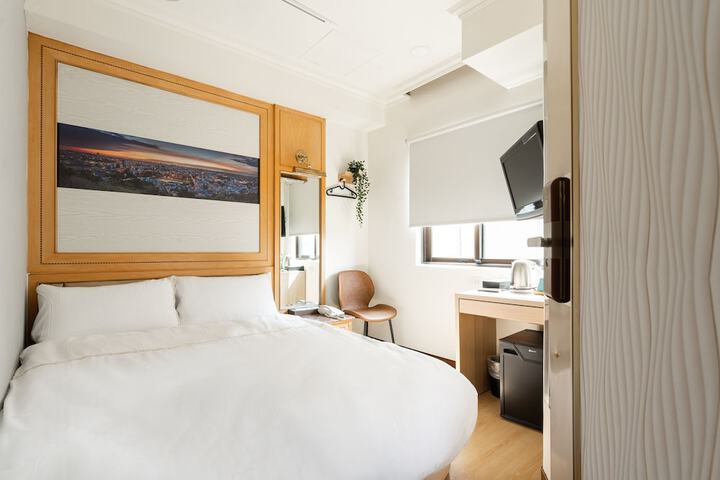 Room 7 of 37