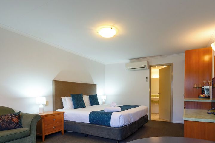 Room 5 of 65