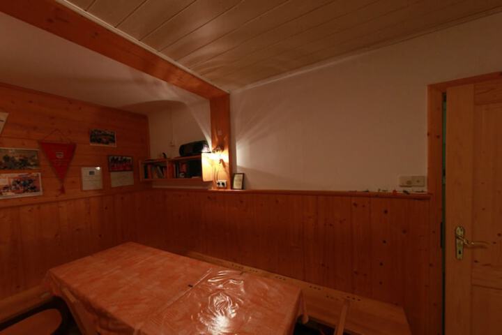 Room 11 of 48