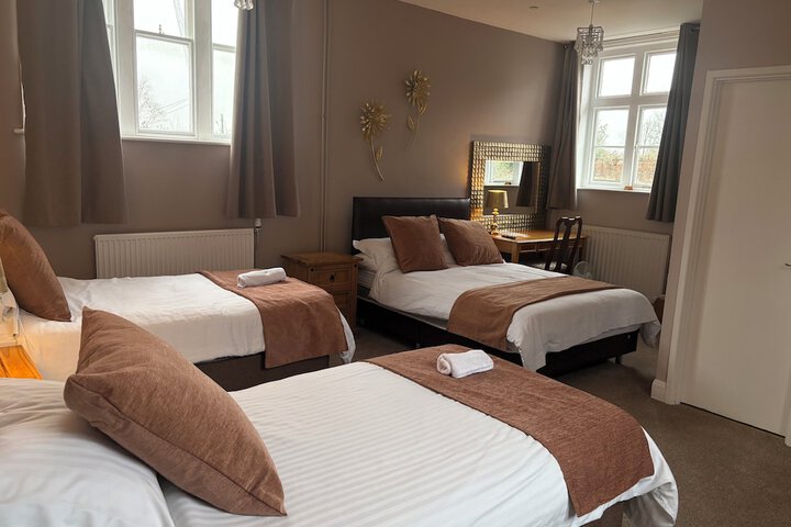Room 9 of 25