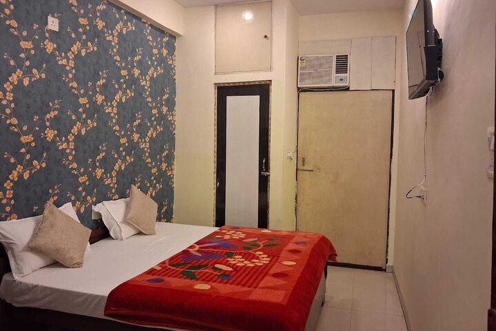 Room 19 of 35