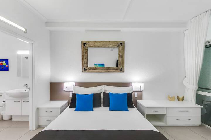 Room 26 of 76
