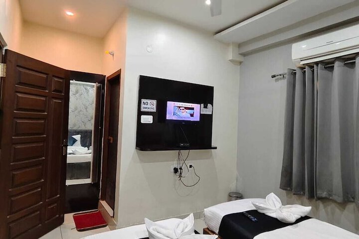 Room 8 of 30