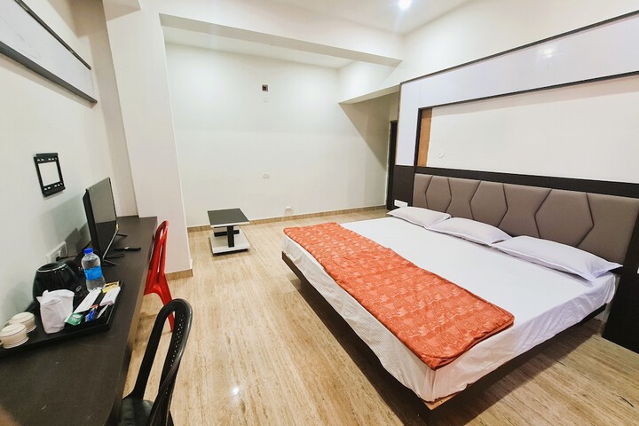 Room 9 of 14