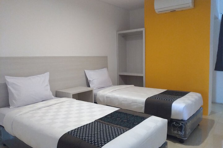 Room 4 of 10