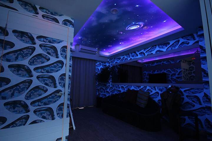 Room 6 of 25