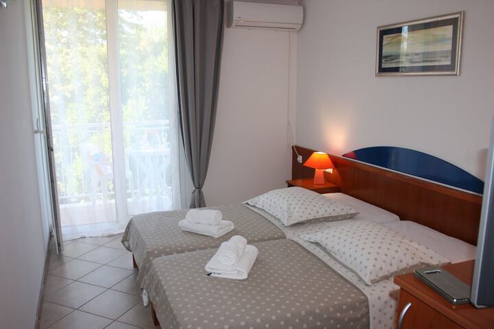 Room 7 of 41