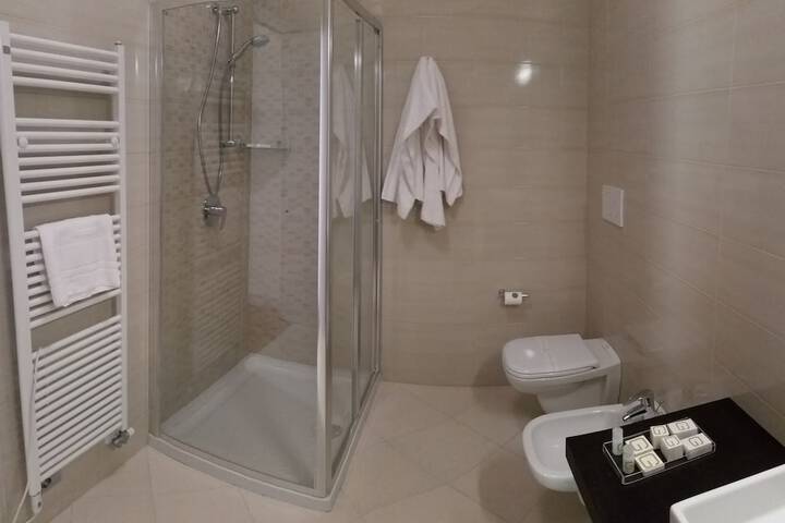 Room 25 of 48