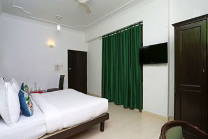 Room 18 of 25