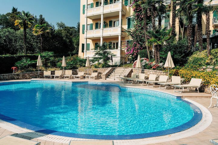 Pools & Facilities