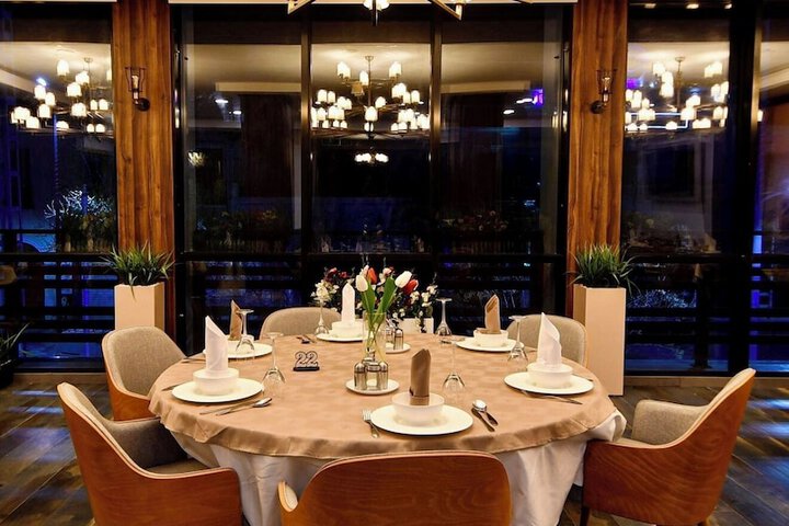 Dining 16 of 28