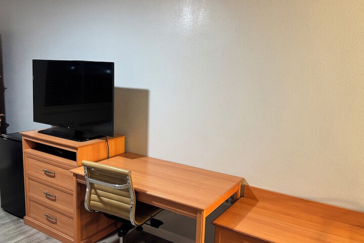 Room 8 of 17