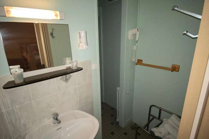 Room 51 of 65