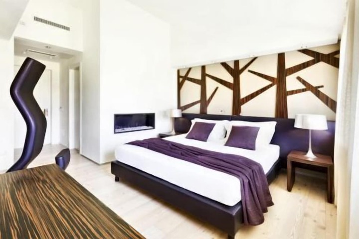 Room 13 of 84