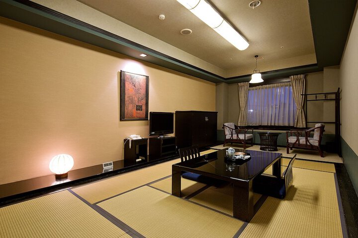 Room 13 of 106
