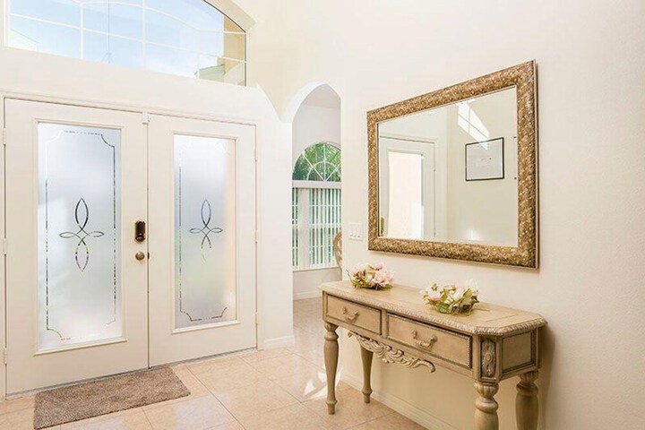 Ballroom/Hall 14 of 16