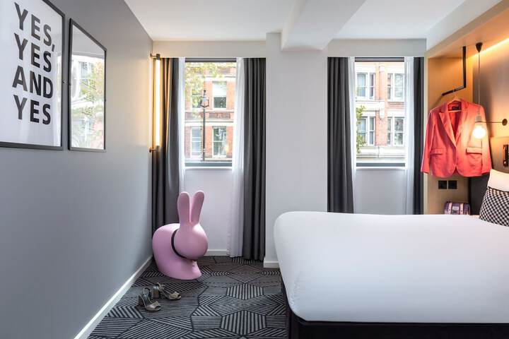Room 40 of 64