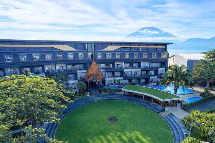 Exterior of Griya Persada Convention Hotel & Resort