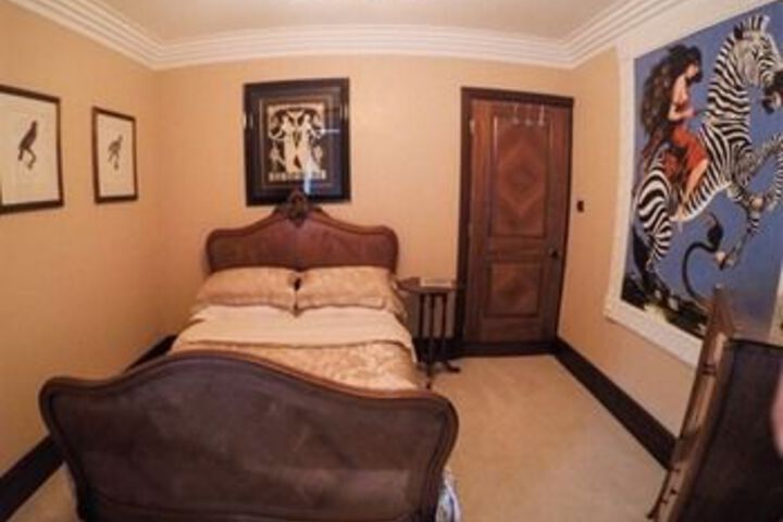 Room 8 of 25