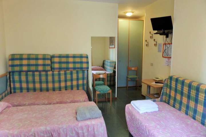 Room 9 of 42
