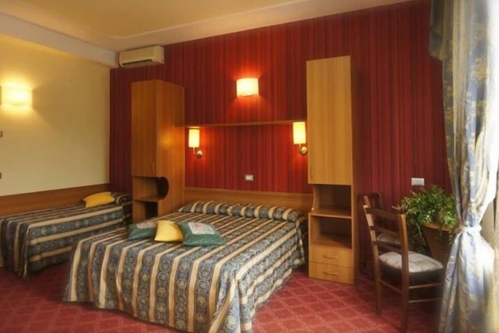 Room 11 of 78