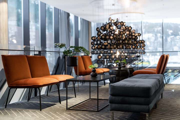 Entrance & Lobby