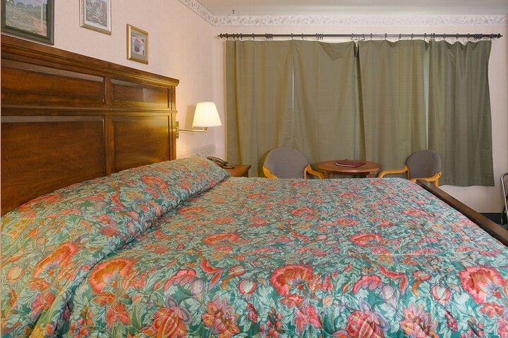 Room 6 of 38