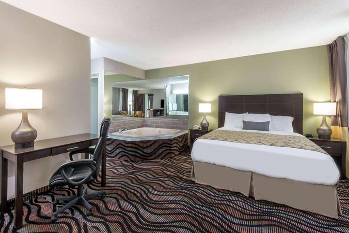 1 King Bed (2 of 7)