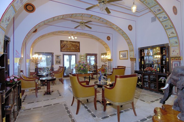 Lounge 68 of 103