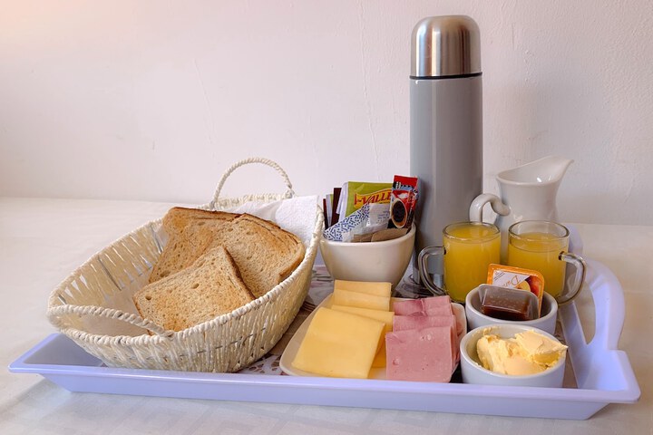 Breakfast/Coffee Service 26 of 32
