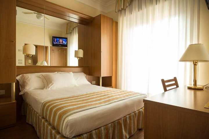 Room 5 of 48