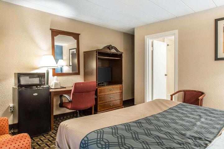 1 King Bed (5 of 6)