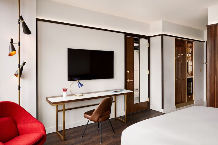 Room 9 of 28
