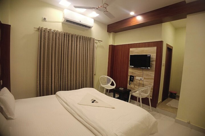 Room 3 of 8