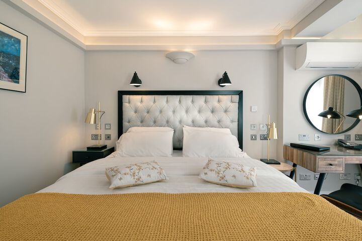 Room 10 of 85