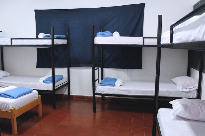Room 9 of 10