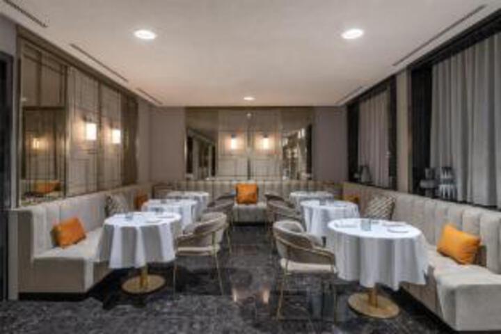 Dining 15 of 23