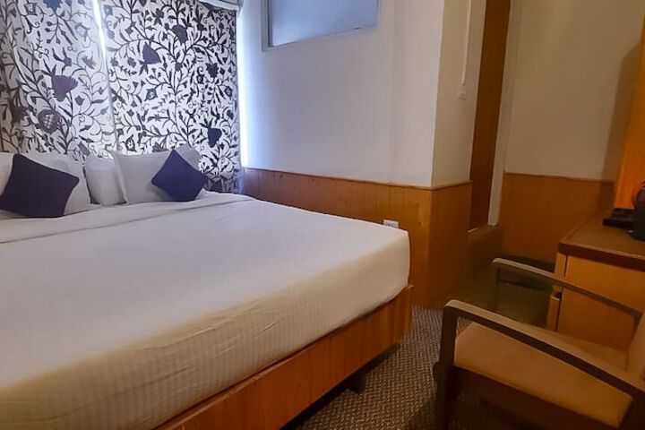 Room 3 of 6