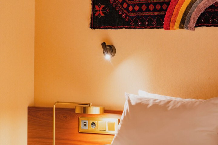 Room 83 of 239