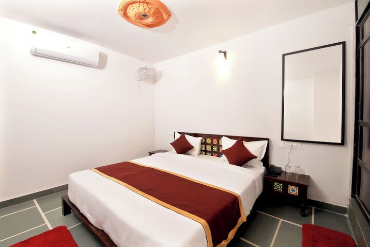 Room 11 of 32