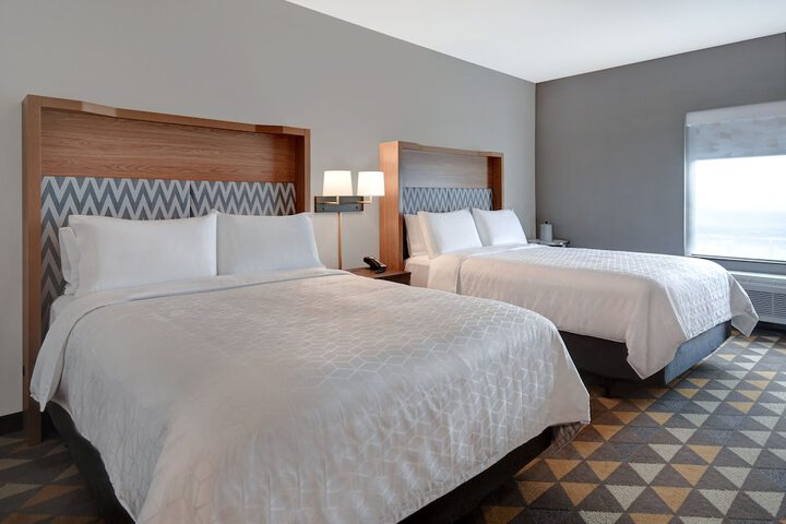 Premium 2 Queen Beds (9 of 18)
